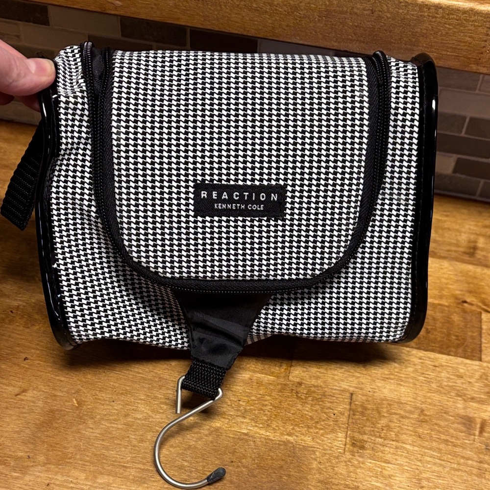 Kenneth Cole Reaction Houndstooth Toiletry Bag